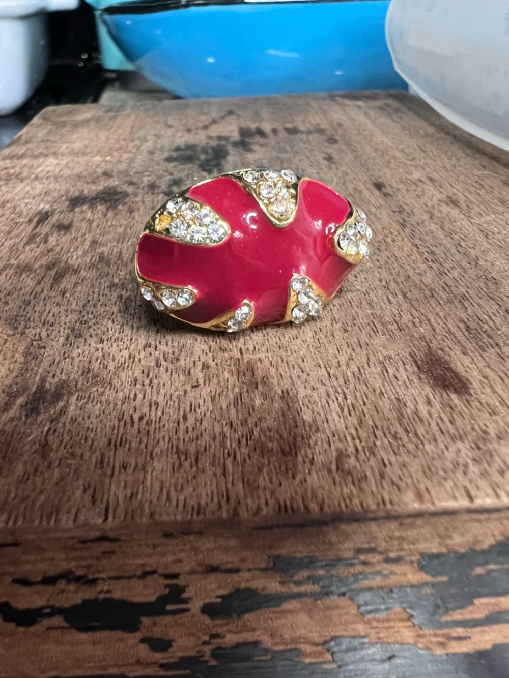 Vintage Gold-Tone Red Enamel Statement Ring 2 rhinestones missin’